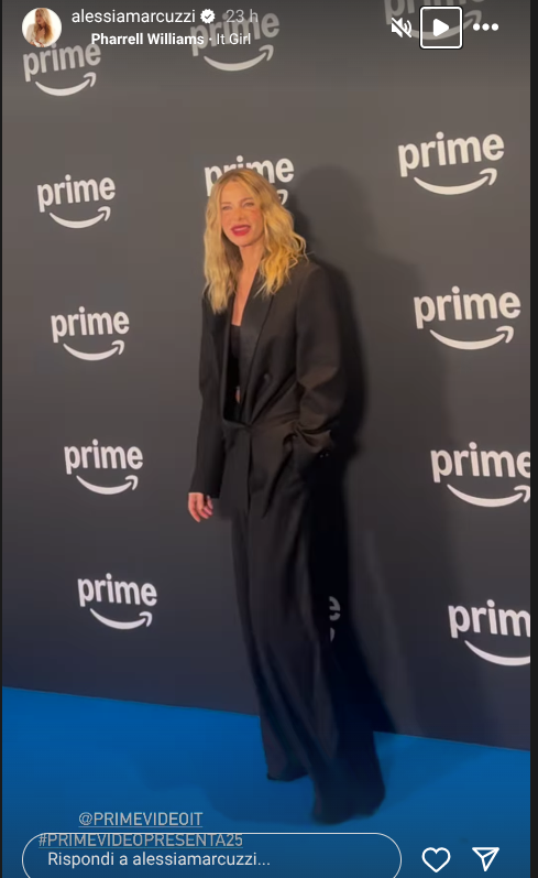 Alessia Marcuzzi ripropone lo stile mannish in chiave più fresca, glamour e contemporanea con il tailleur nero oversize e dal taglio sartoriale