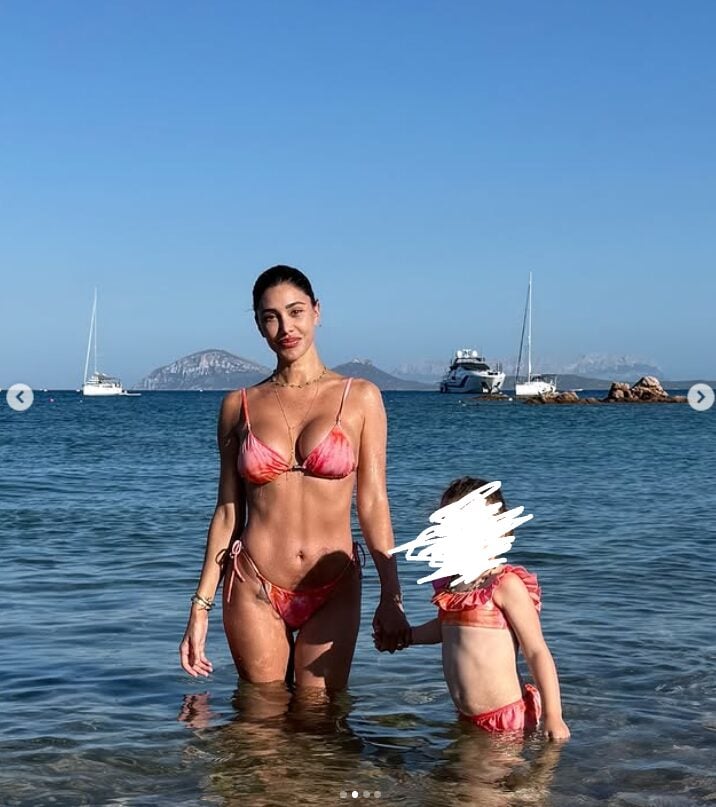 Belen Rodriguez, regina dell’estate con il ‘bikini fantasia’: da copiare subito! Belen Rodriguez, regina dell’estate con il ‘bikini fantasia’: da copiare subito!