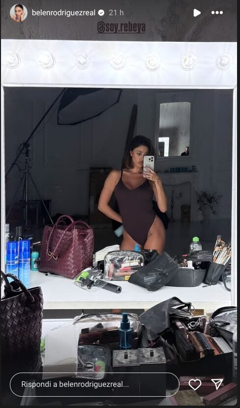 Belen Rodriguez lascia ancora una volta tutti senza fiato: tra costumi sexy e abiti in latex! Belen Rodriguez lascia ancora una volta tutti senza fiato: tra costumi sexy e abiti in latex!