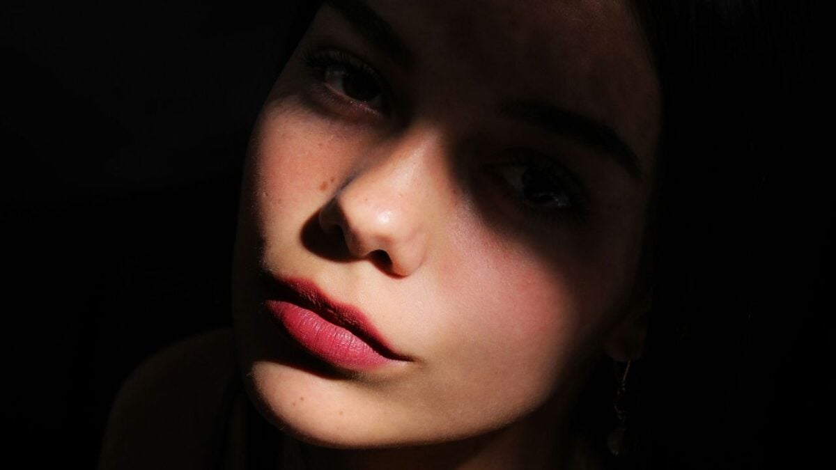 Tomato girl make up: il blush dell’estate è acceso, succoso e… rosso