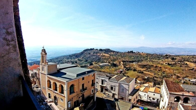 Ecco un borgo della Basilicata che dovreste visitare durante queste settimane estive