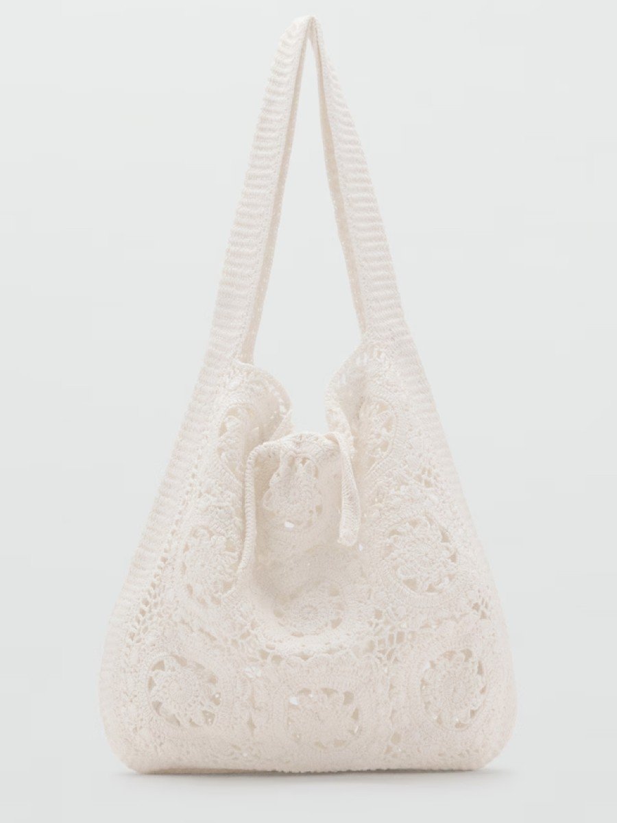 La Borsa bianca è lo statement piece dell’estate: chic, verstile e super trendy