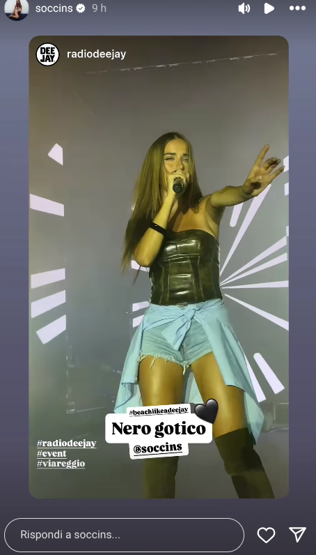 Clara si conferma regina di stile per l’estate 2025 con il corpetto in pelle, i mini shorts e gli stivali alti Clara si conferma regina di stile per l’estate 2025 con il corpetto in pelle, i mini shorts e gli stivali alti