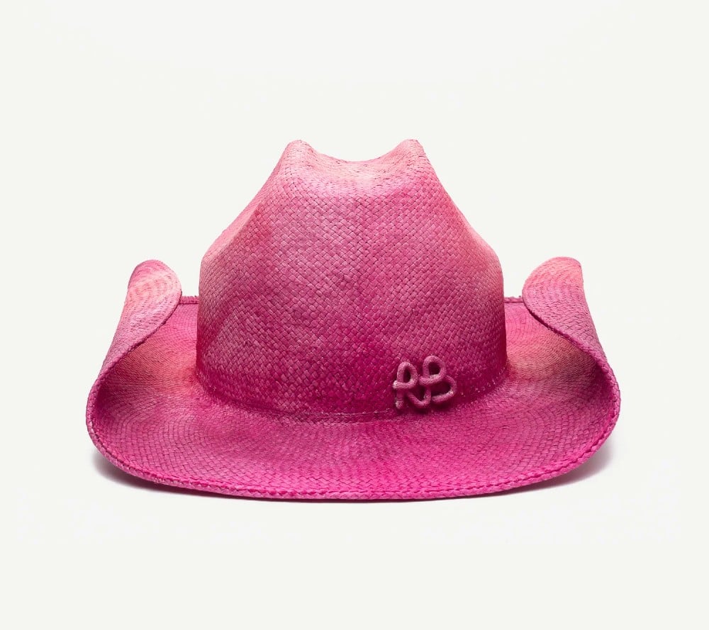 Il Cappello da cowboy è l’Accessorio che vedremo ovunque questa stagione! Il Cappello da cowboy è l’Accessorio che vedremo ovunque questa stagione!