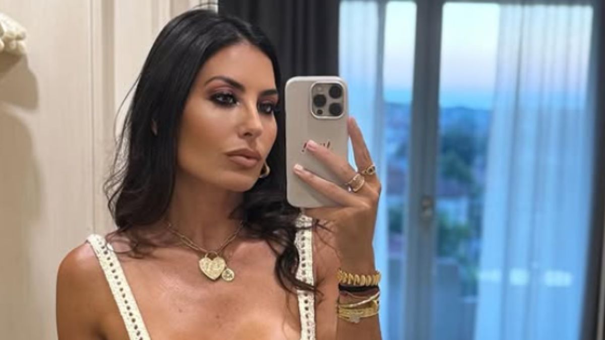 Elisabetta Gregoraci, al mare a Mykonos in forma smagliante e con uno stile sexy-chic!