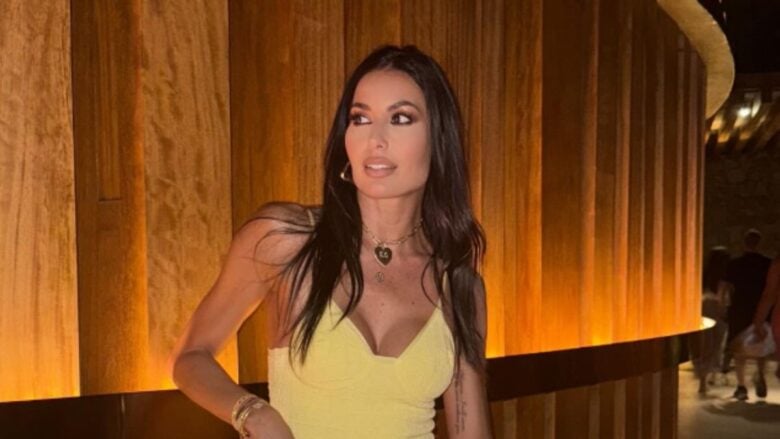 Elisabetta Gregoraci sceglie il giallo come colore must per la sua estate 2025: scopri il Look!