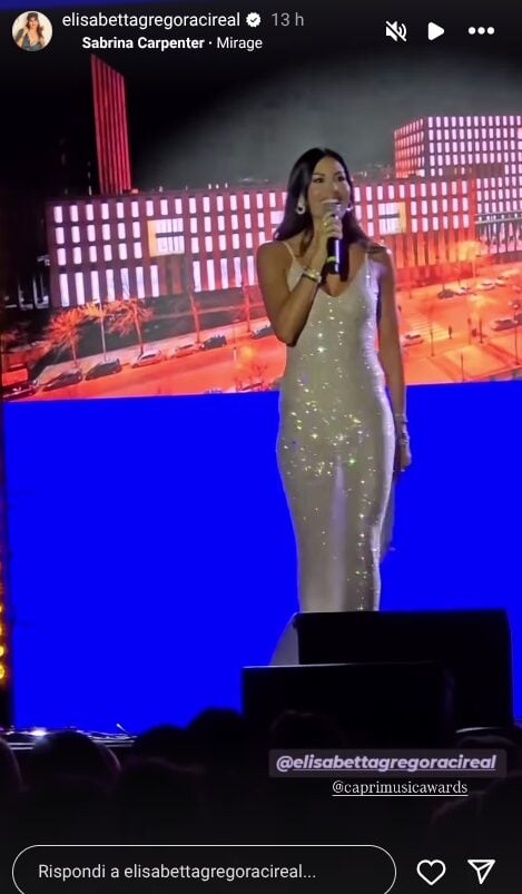 Elisabetta Gregoraci, a Capri per i Capri Music Awards con l’abito lungo sparkling: scopri il Look!