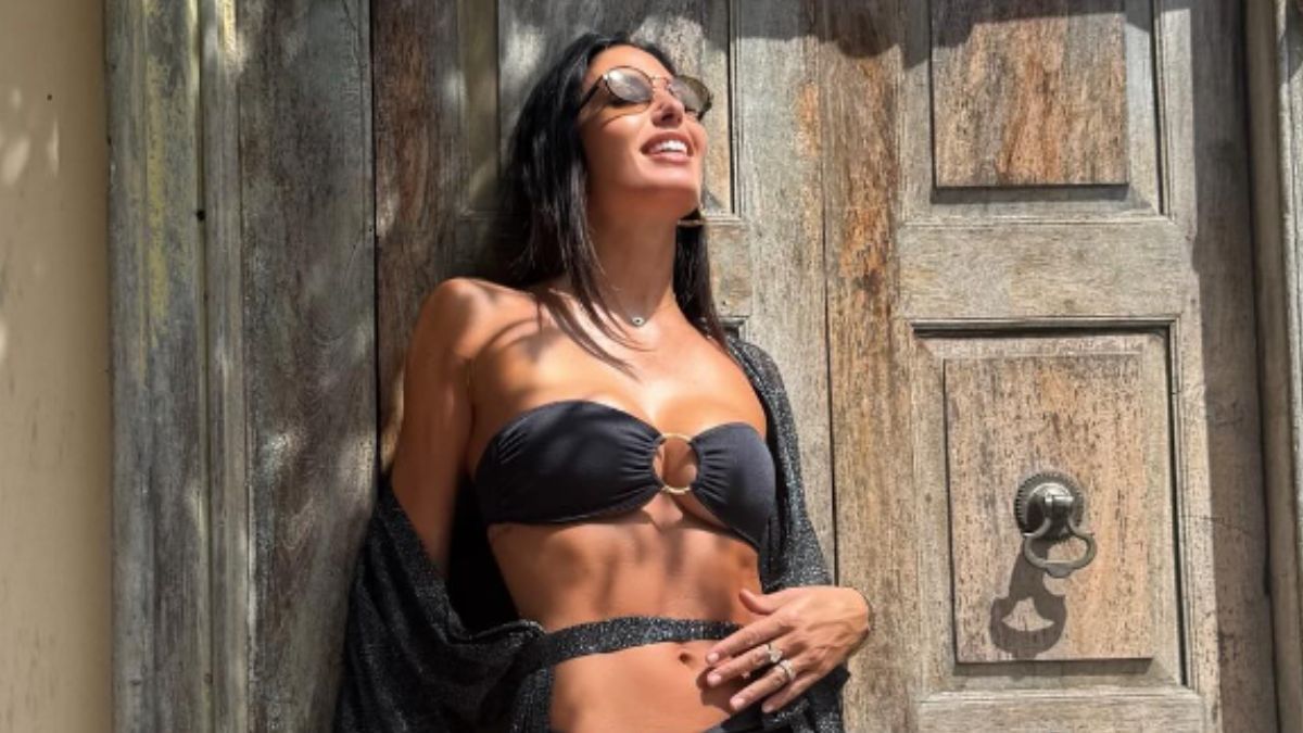 Elisabetta Gregoraci, per l’estate 2025 segue il trend del bikini con gli anelli: copialo subito!
