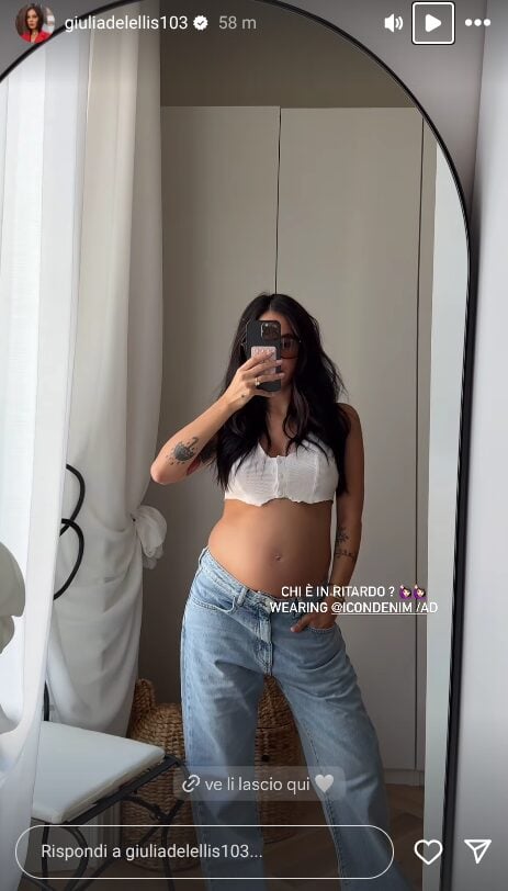 Giulia De Lellis, Look casual-chic per l’estate con il pancione in bella vista: stupenda!