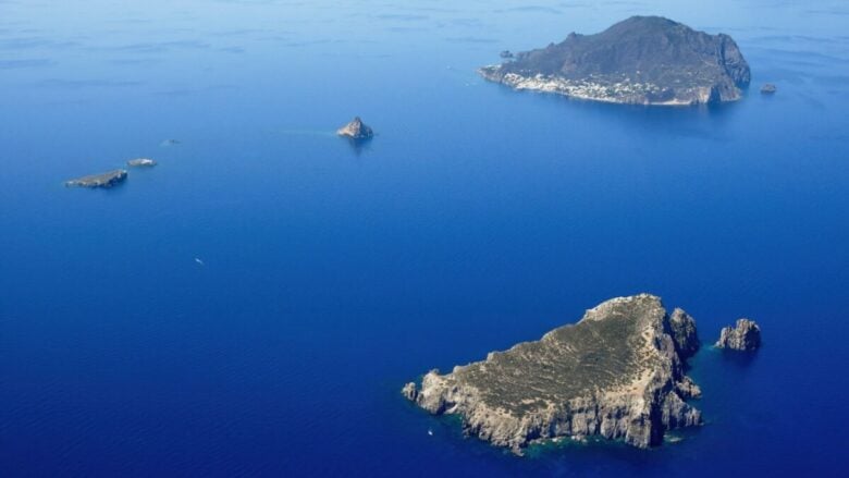 Voglia di una vacanza chic? Quest’isola delle Eolie è la destinazione giusta per voi