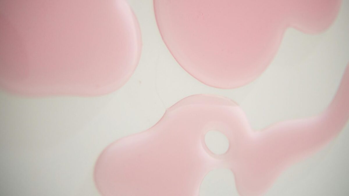 Dalle unghie alla skincare: la tendenza jelly conquista l’estate