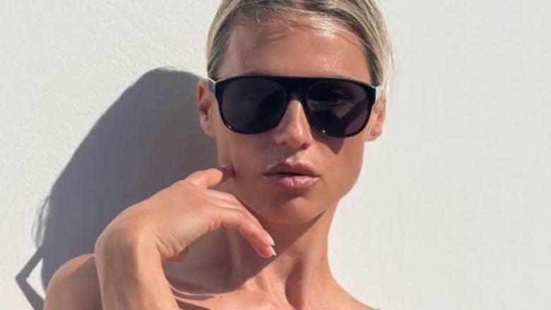 Michelle Hunziker lancia una nuova tendenza per l’estate 2025 con il bikini effetto pelle