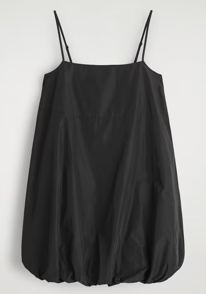 Il Minidress nero è il capo jolly dell’Estate 2025 Il Minidress nero è il capo jolly dell’Estate 2025