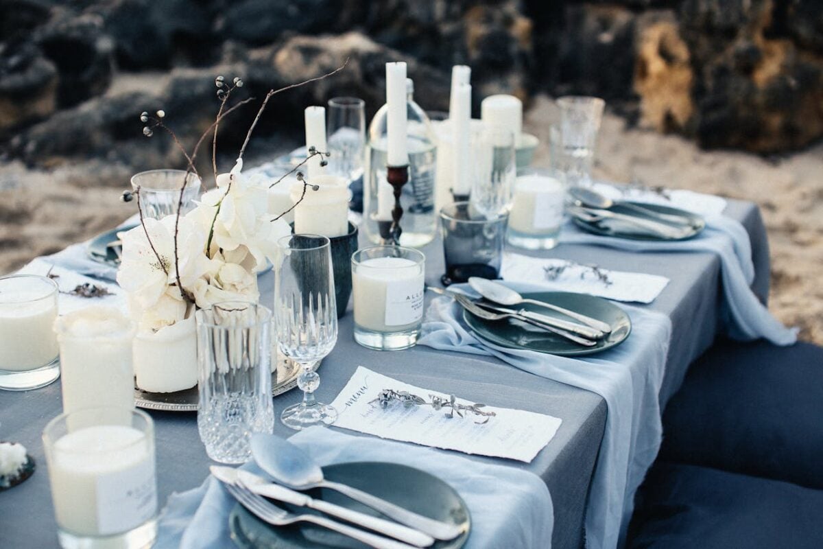 Pranzo d’estate all’aperto? Le regole per apparecchiare una tavola perfetta, fai attenzione al punto 3! Pranzo d’estate all’aperto? Le regole per apparecchiare una tavola perfetta, fai attenzione al punto 3!