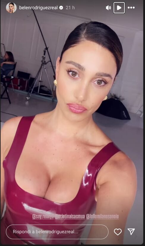 Belen Rodriguez lascia ancora una volta tutti senza fiato: tra costumi sexy e abiti in latex! Belen Rodriguez lascia ancora una volta tutti senza fiato: tra costumi sexy e abiti in latex!