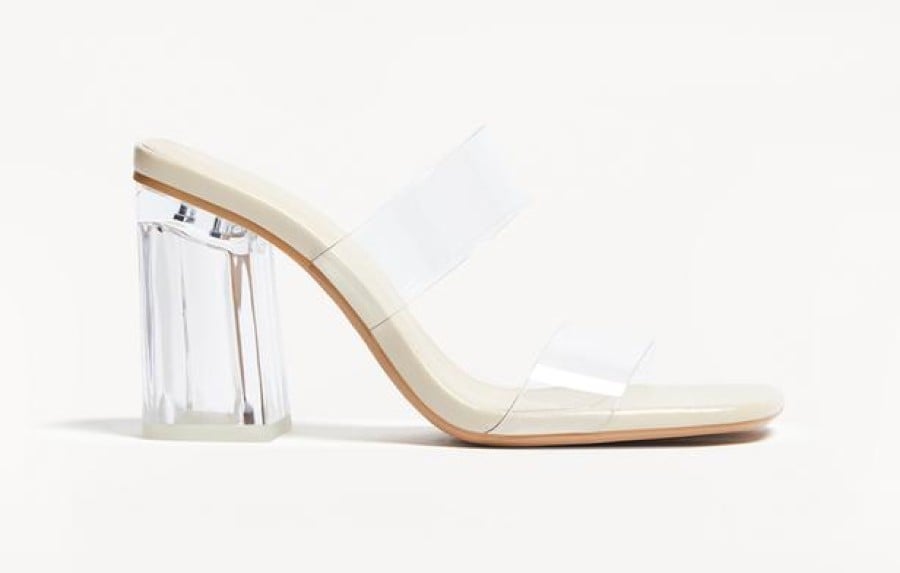 Scarpe trasparenti, la tendenza naked che spopola tra le It Girl Scarpe trasparenti, la tendenza naked che spopola tra le It Girl