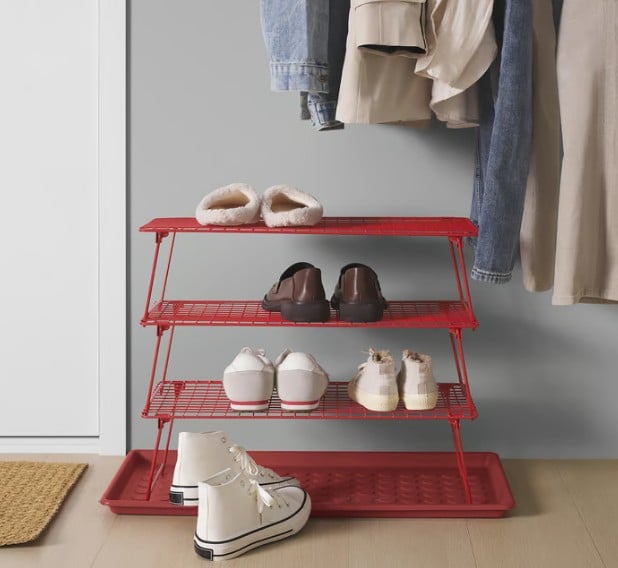 La scarpiera furba di IKEA, perfetta se hai poco spazio ma sogni una casa ordinata La scarpiera furba di IKEA, perfetta se hai poco spazio ma sogni una casa ordinata