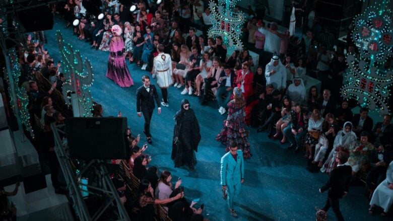 Schiaparelli Haute Couture Autunno/Inverno 2025/26: Roseberry rilegge il passato con i codici della sartoria contemporanea