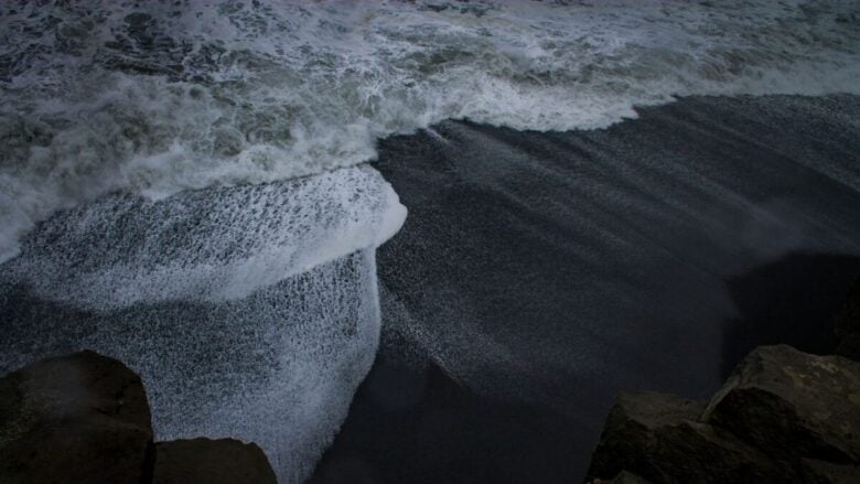 Dal Lazio alla Sicilia, 5 spiagge nere che sembrano le Hawaii