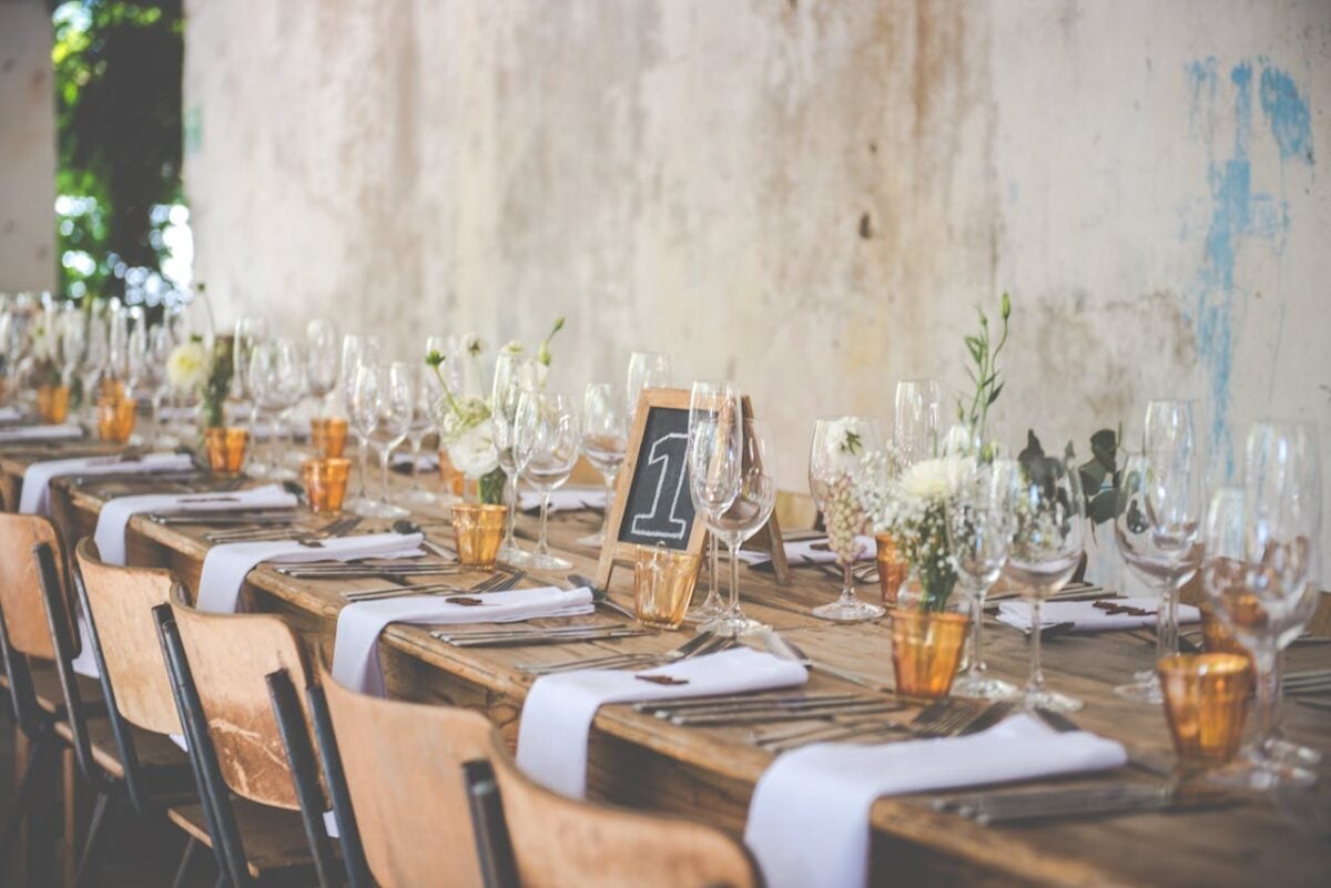 Pranzo d’estate all’aperto? Le regole per apparecchiare una tavola perfetta, fai attenzione al punto 3! Pranzo d’estate all’aperto? Le regole per apparecchiare una tavola perfetta, fai attenzione al punto 3!