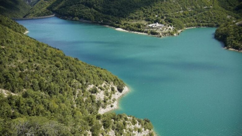 Val di Fiastra in tour, tra borghi e natura lontano dalla folla
