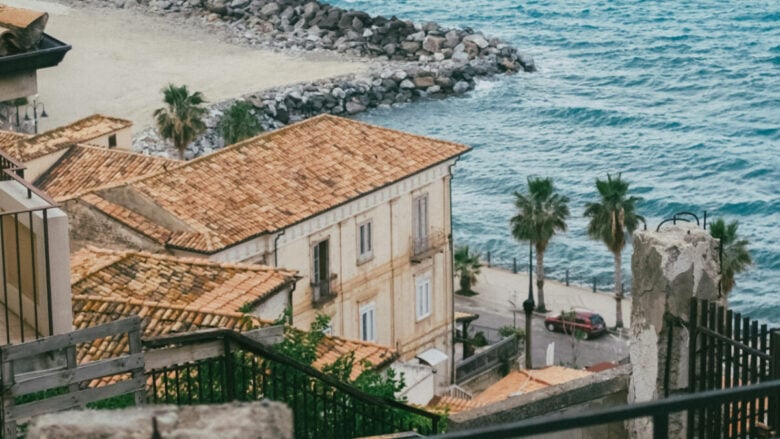 In Calabria si trova un meraviglioso borgo a due passi dal mare