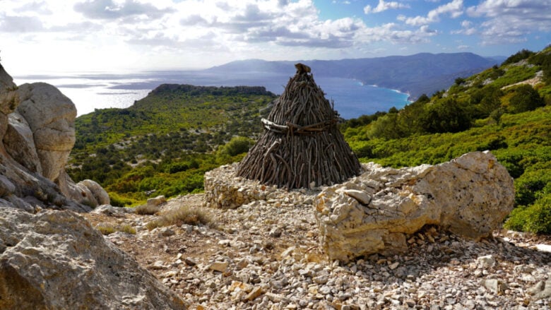 Questo piccolo Borgo della Sardegna offre spiagge incontaminate e scorci naturali mozzafiato