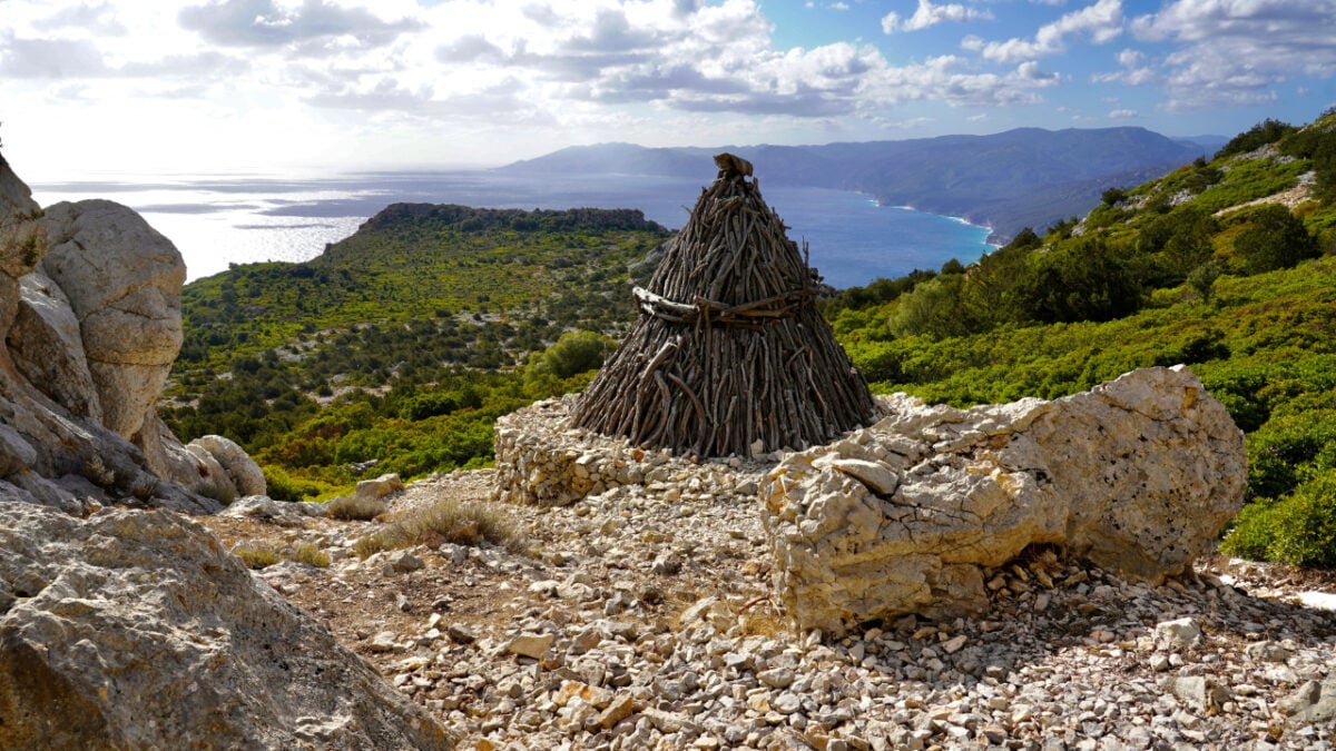 Questo piccolo Borgo della Sardegna offre spiagge incontaminate e scorci naturali mozzafiato