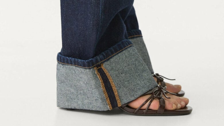 Jeans con risvolto, la tendenza easy-chic da indossare ora!