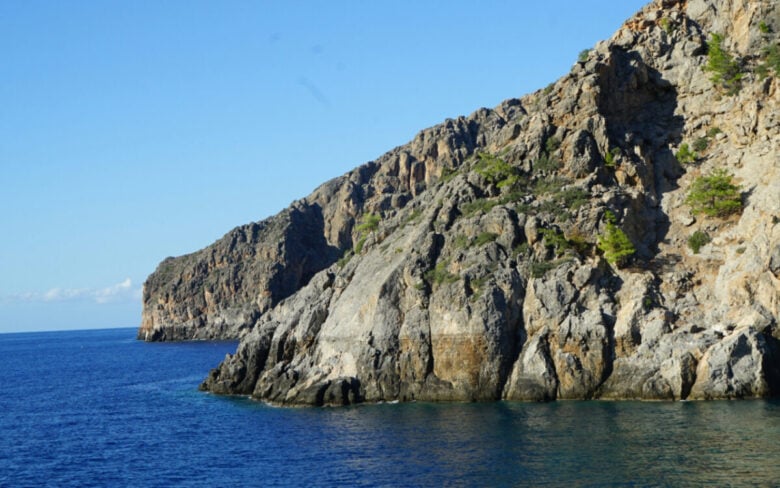 L’isola laziale di Palmarola è la meta ideale per gli amanti del mare limpido
