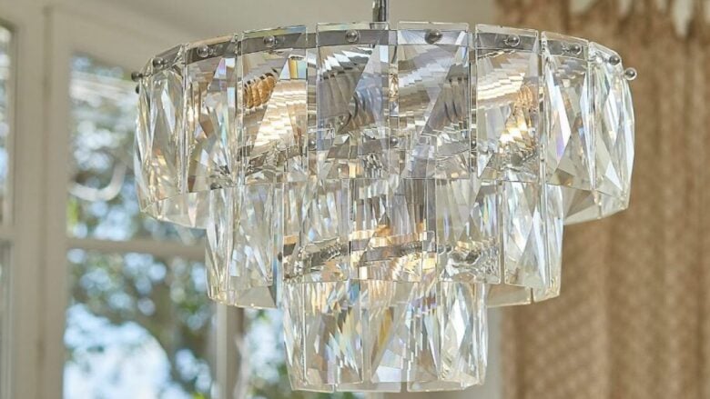 Quando la luce diventa arredo: i lampadari deluxe firmati Loberon