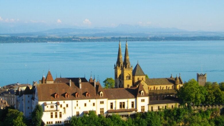 Neuchâtel,una perla nascosta della Svizzera francese tra lago e colline