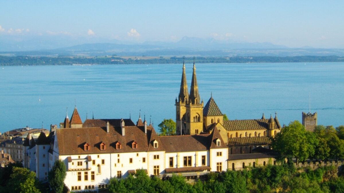 Neuchâtel,una perla nascosta della Svizzera francese tra lago e colline