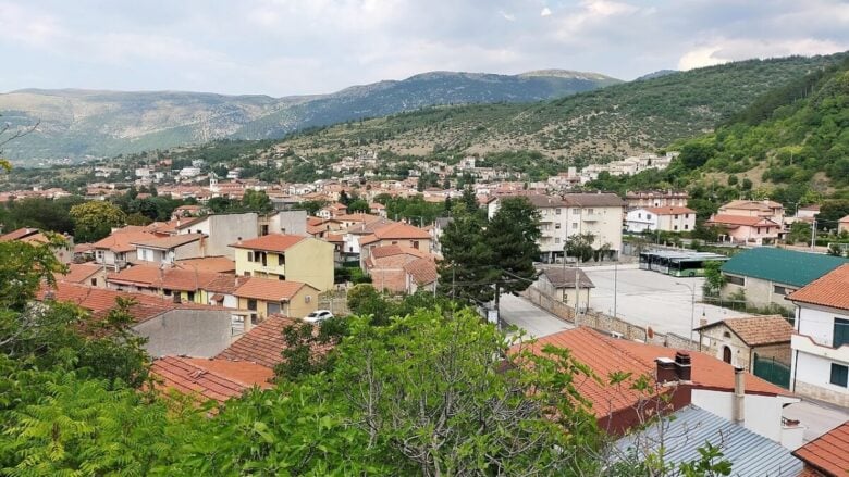 Questo borgo nel cuore del Parco Nazionale d’Abruzzo è la meta ideale in cui staccare la spina