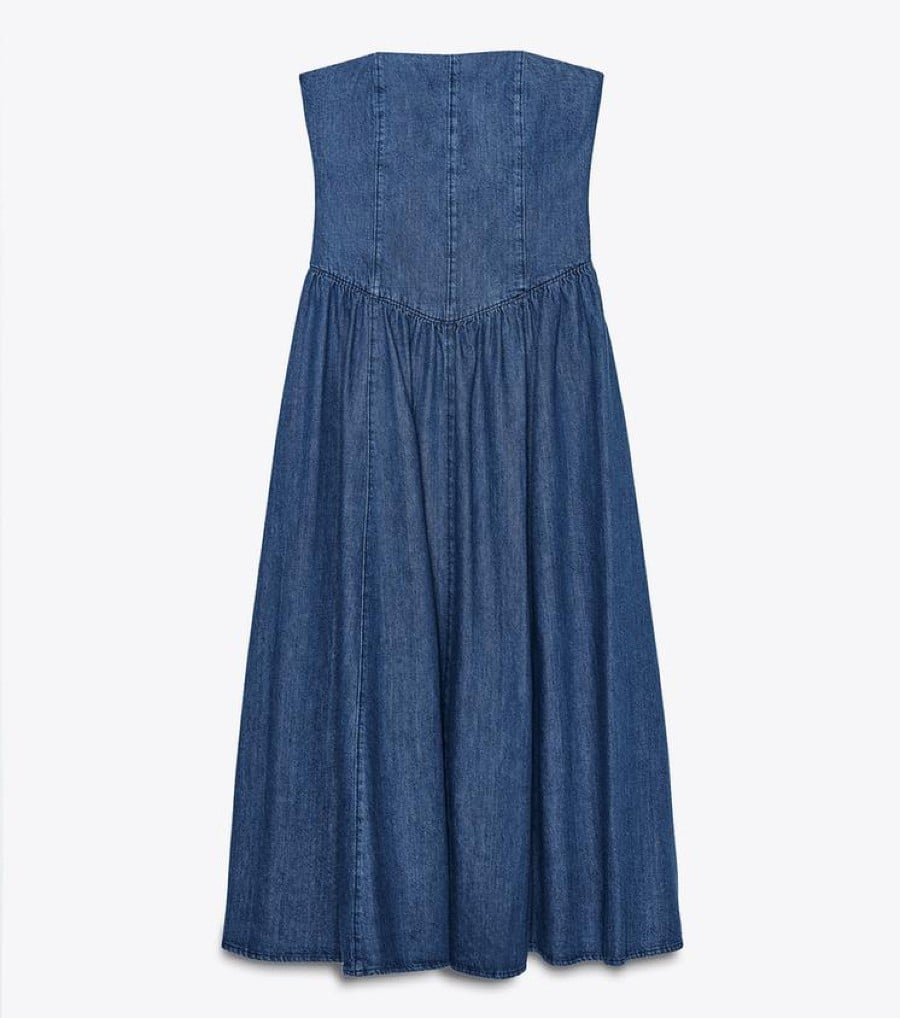 I Vestiti di jeans mettono d’accordo proprio tutte! I Vestiti di jeans mettono d’accordo proprio tutte!