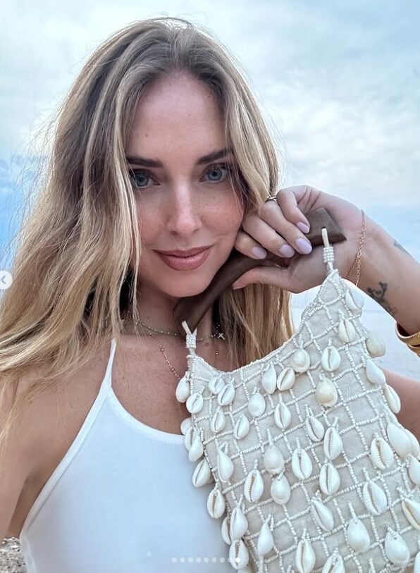 Chiara Ferragni lancia una nuova tendenza per l’estate 2025 con la borsa di conchiglie! Chiara Ferragni lancia una nuova tendenza per l’estate 2025 con la borsa di conchiglie!