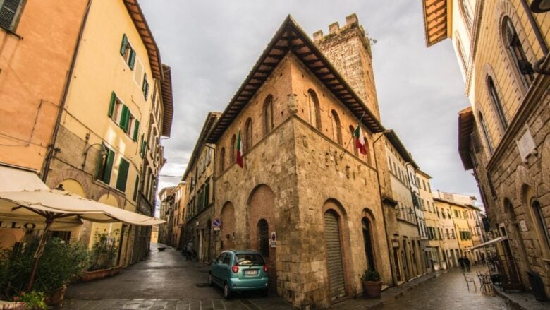 Questa città toscana è una bellezza medievale da scoprire in un weekend estivo
