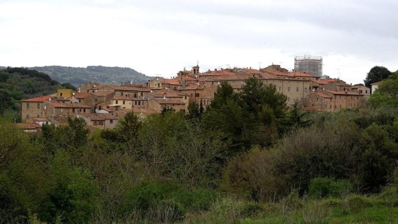 Mini tour estivo lungo la Costa degli Etruschi, tra mare, storia e borghi unici