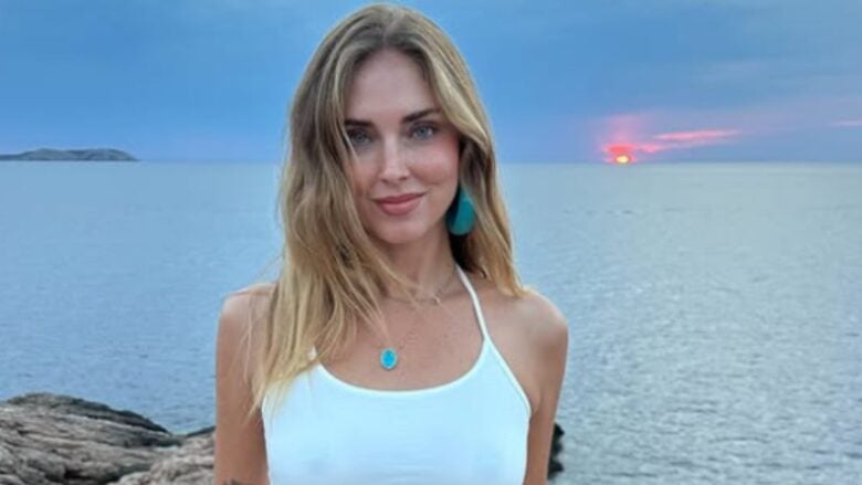 Chiara Ferragni lancia una nuova tendenza per l’estate 2025 con la borsa di conchiglie!