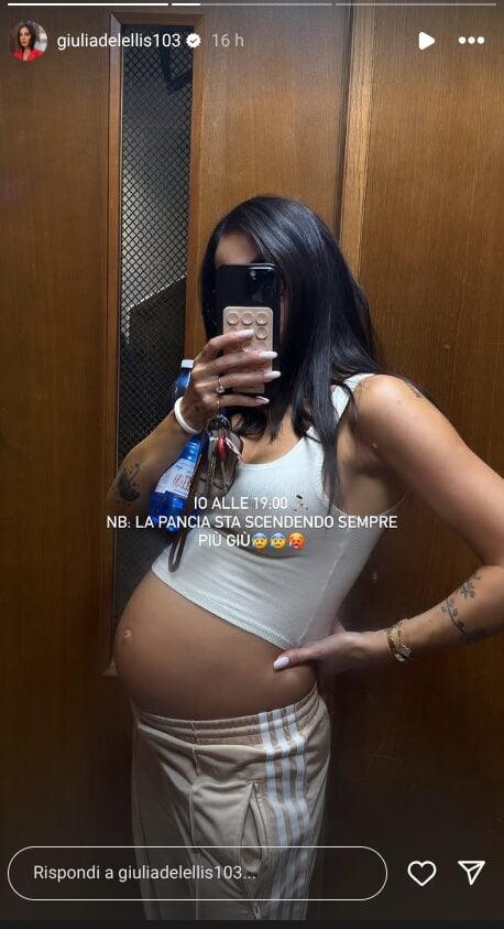 Giulia De Lellis sfoggia sui social i suoi Look premaman preferiti: dal più casual al più elegante e chic! FOTO Giulia De Lellis sfoggia sui social i suoi Look premaman preferiti: dal più casual al più elegante e chic! FOTO