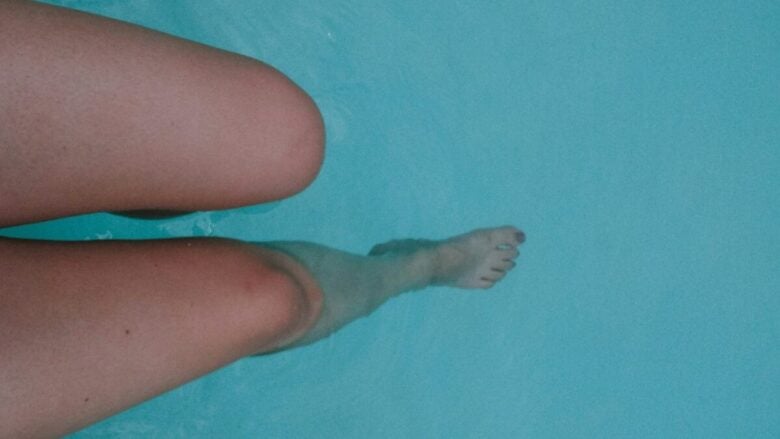 Gambe pesanti, 5 creme e spray che alleggeriscono all’istante