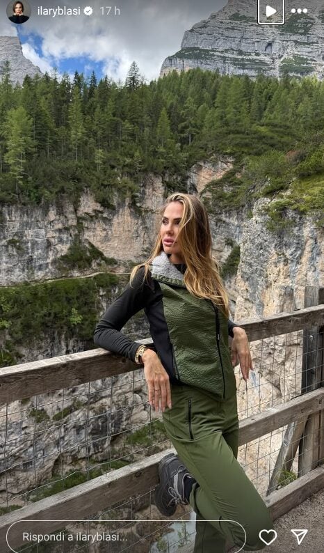 Ilary Blasi, anche in montagna non rinuncia al suo stile più trendy: scopri qui il Look!