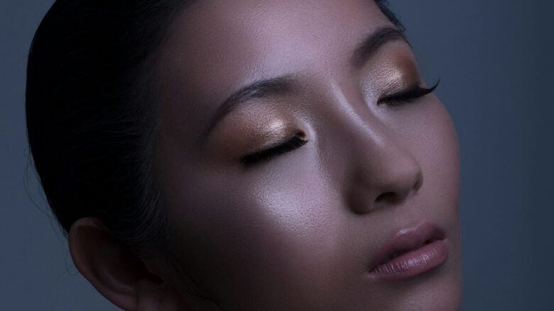Illuminante: i consigli degli esperti per un make up radioso e antiage