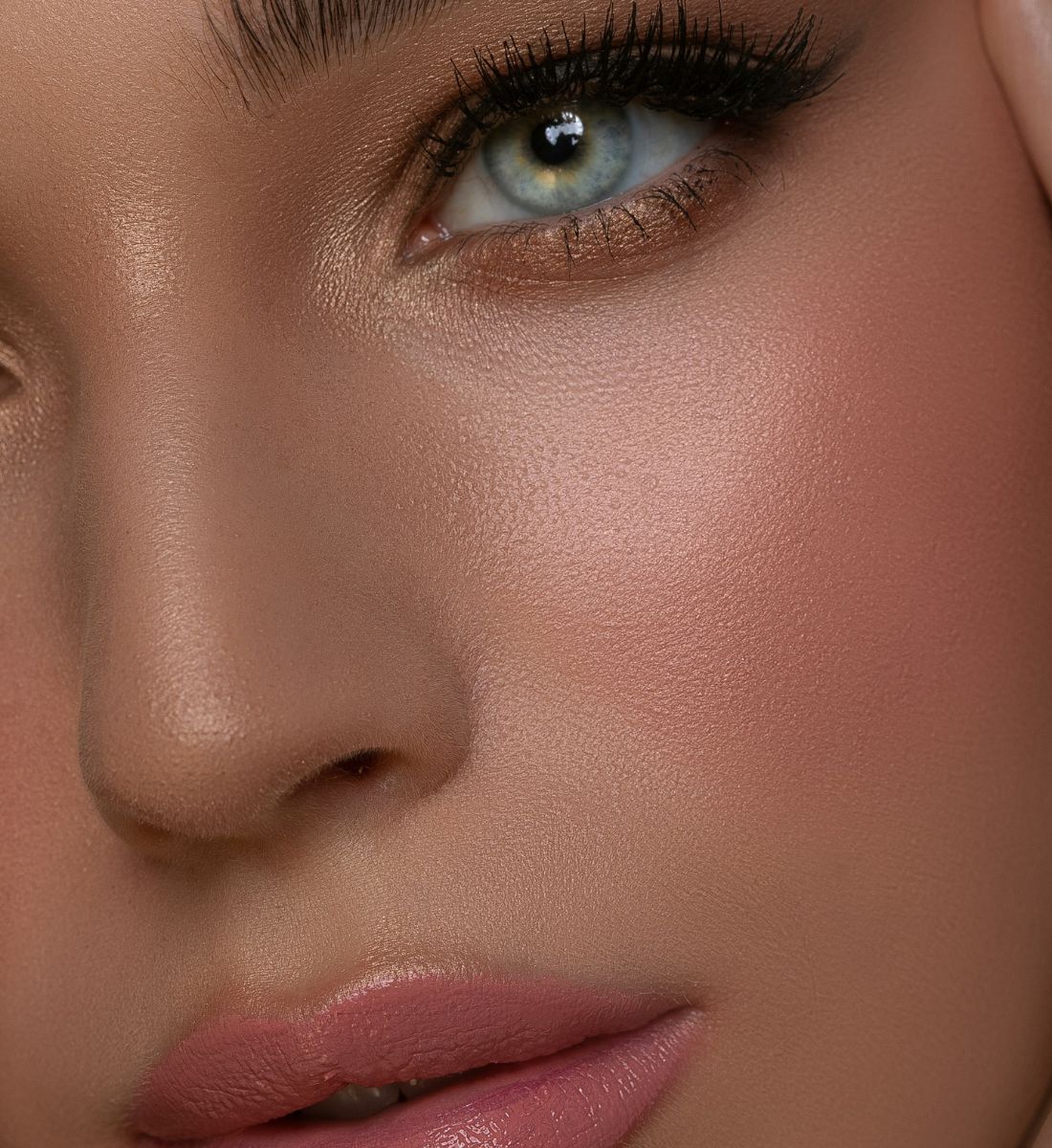Illuminante: i consigli degli esperti per un make up radioso e antiage