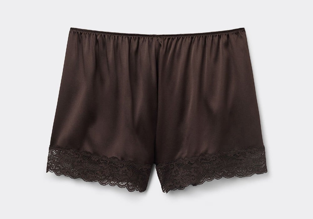 Per look romantici e femminili, puntate sugli Shorts in pizzo e satin