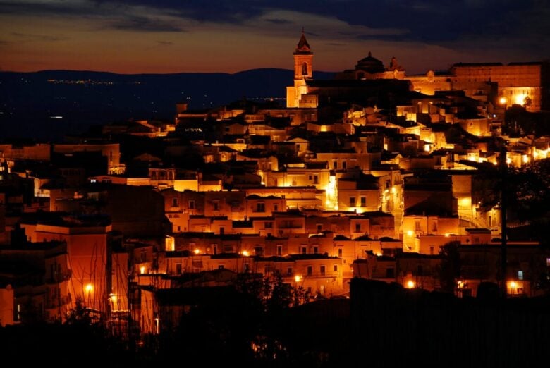 Il Borgo della Puglia dove storia e paesaggi mozzafiato conquistano il cuore!