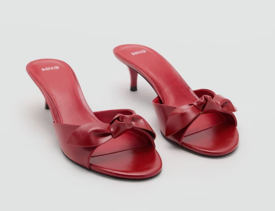 Impossibile resistere al fascino vacanziero e retrò delle Mules con tacco Impossibile resistere al fascino vacanziero e retrò delle Mules con tacco