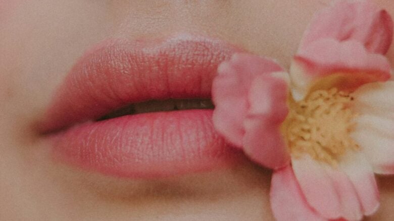Rossetti dell’estate: i colori e le texture di tendenza nel 2025