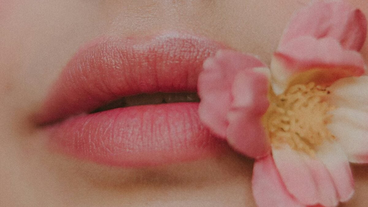 Rossetti dell’estate: i colori e le texture di tendenza nel 2025