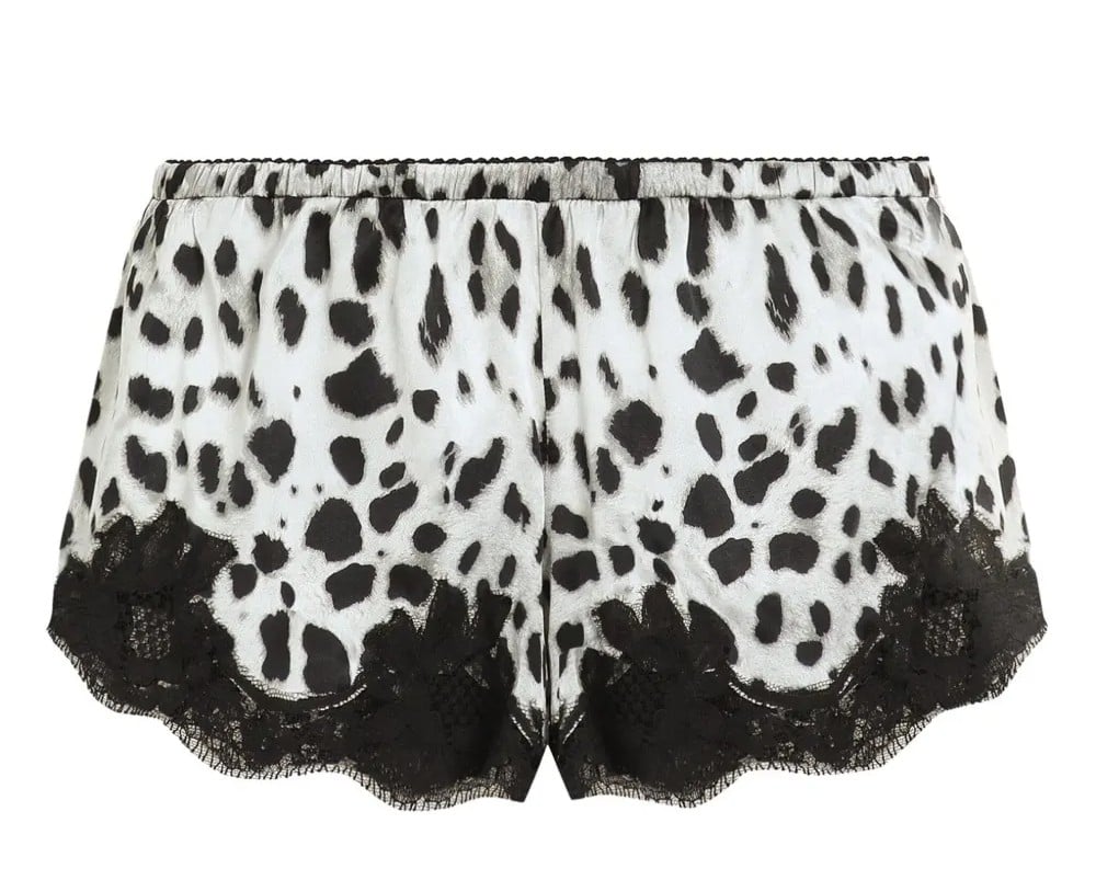 Per look romantici e femminili, puntate sugli Shorts in pizzo e satin